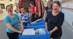 Játék, írószer, plüss gyűjtésbe kezdtek a bohócdoktorok